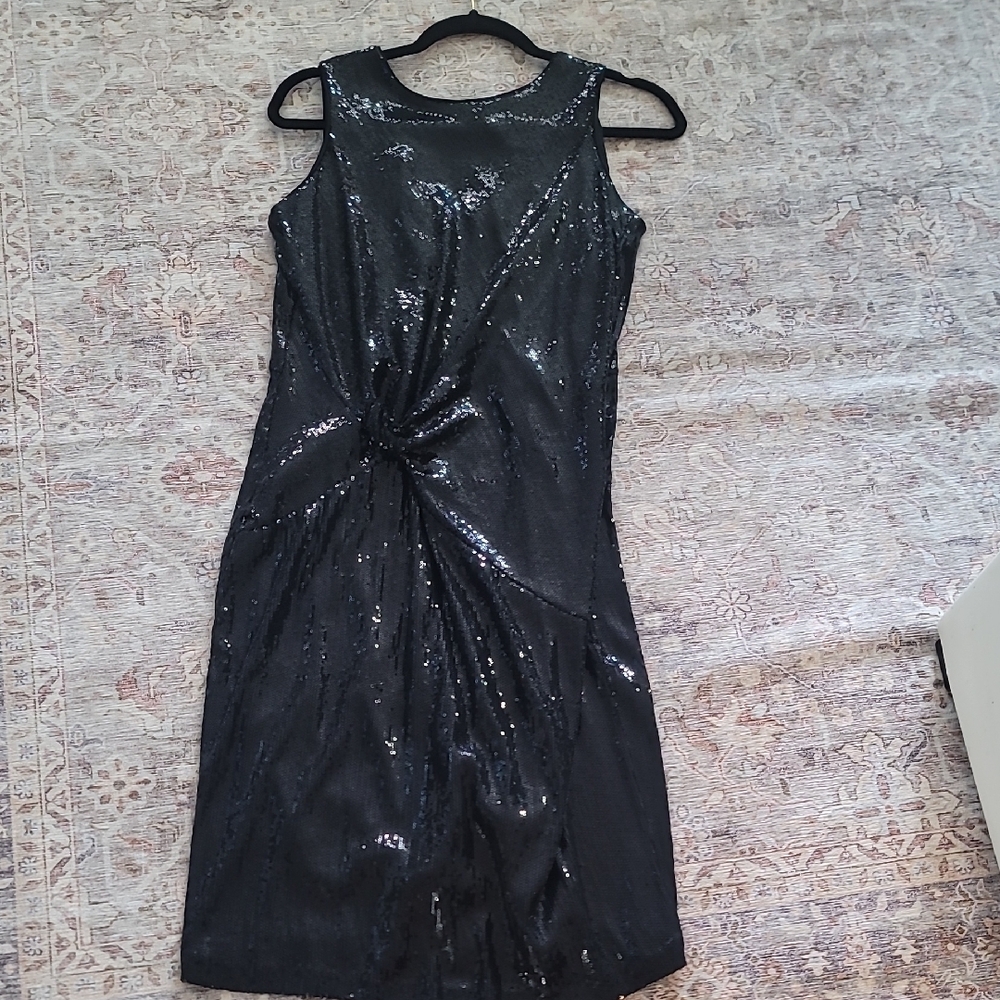 Chic Black Sequin Knee Length Coctail Dress.  "V" Zippered Back.